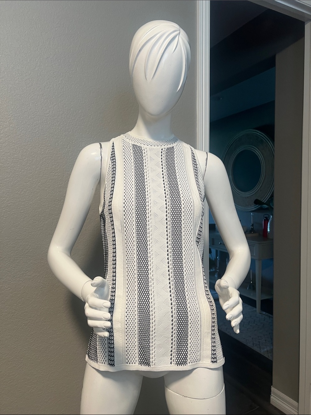 White House Black Market White and Black Striped Knit Sleeveless Top size S/P